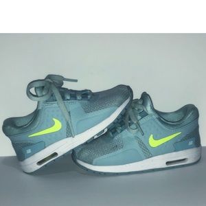 Nike AirMax toddler shoes